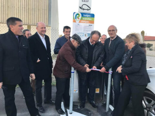 Une&#x20;borne&#x20;&#x00E9;lectrique&#x20;pour&#x20;voiture&#x20;sur&#x20;la&#x20;commune