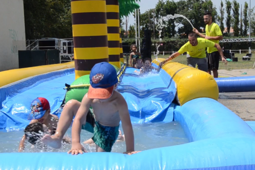 Jeux d&#8217;eau et soirée mousse : la jeunesse s&#8217;éclate à Canohès