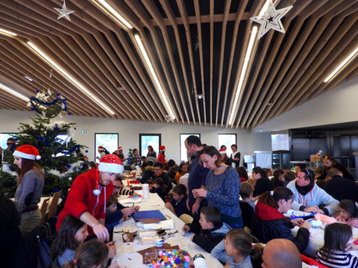 L&amp;&#x23;8217&#x3B;Atelier&#x20;du&#x20;p&#x00E8;re&#x20;No&#x00EB;l&#x20;s&amp;&#x23;8217&#x3B;installe&#x20;&#x20;au&#x20;P&#x00E9;riscolaire.