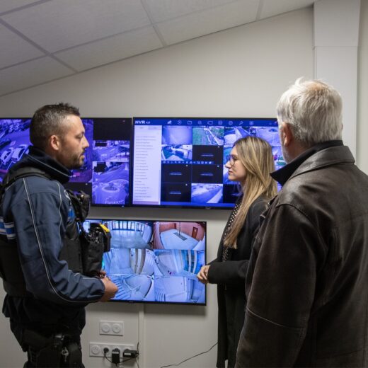 PREMI&#x00C8;RE&#x20;VISITE&#x20;DE&#x20;TERRAIN&#x20;POUR&#x20;MADAME&#x20;LE&#x20;MAIRE&#x20;AUPR&#x00C8;S&#x20;DE&#x20;LA&#x20;POLICE&#x20;MUNICIPALE